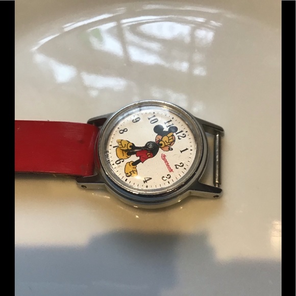 VINTAGE MICKEY MOUSE WATCH - Picture 3 of 5